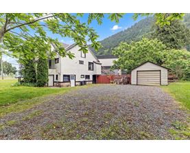 A house with a gravel driveway in front of it.