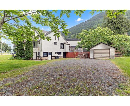 A house with a gravel driveway in front of it.