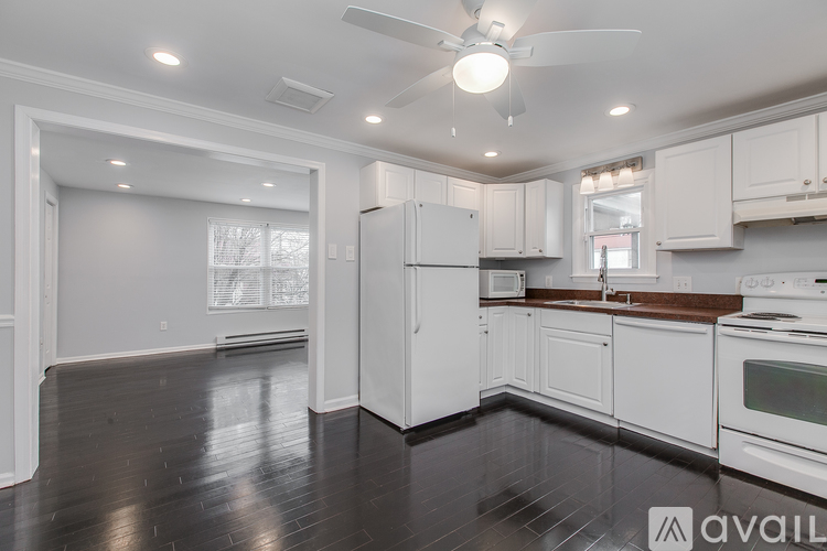 408 Sherman Ave 3 Beds Apartment for Rent - Photo gallery 3