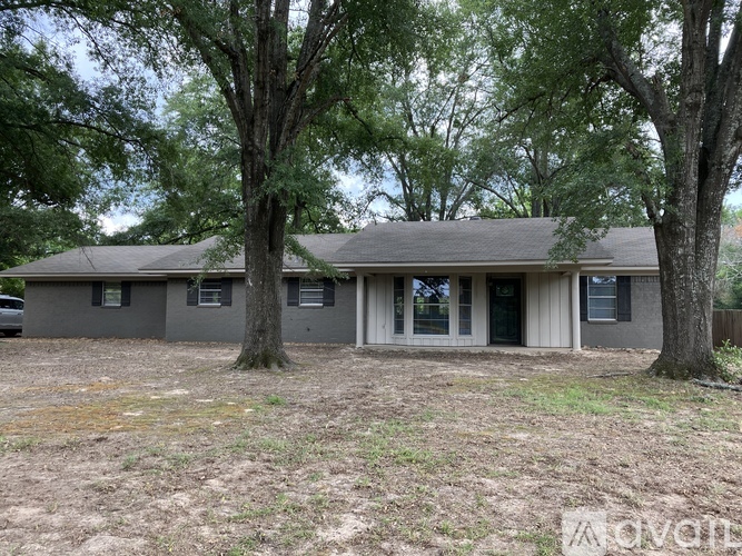 405 East North Street 3 Beds Single Family Home for Rent - Photo gallery 1