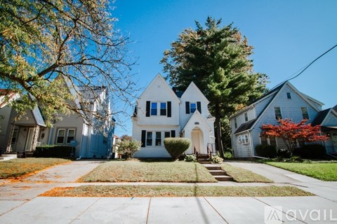 4614 Commonwealth Ave 3 Beds Apartment for Rent