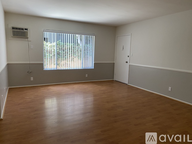 15204 Dickens Street 2 Beds Single Family Home for Rent - Photo gallery 3