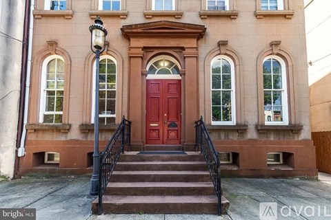 318 Bainbridge St 2 Beds Apartment for Rent