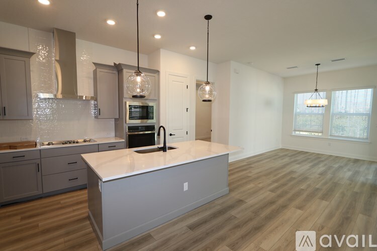 75 Latham Drive 3 Beds Single Family Home for Rent - Photo gallery 4