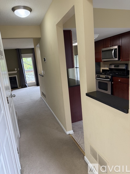 243 Fieldcrest St 3 Beds Townhouse for Rent - Photo gallery 3