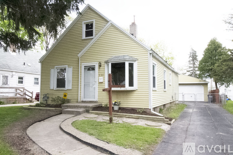 536 Carver Blvd 3 Beds Single Family Home for Rent - Photo gallery 1