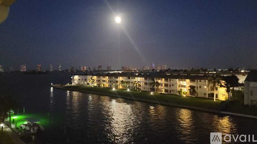 104 Paradise Harbour Boulevard 1 Condo for Rent - Photo gallery 1