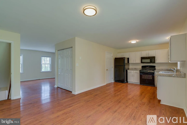 25 Tupelo Street 3 Beds Single Family Home for Rent - Photo gallery 4