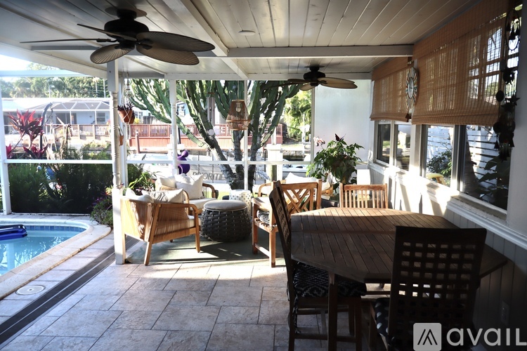 1430 Northeast 57th Street 3 Beds Single Family Home for Rent - Photo gallery 3