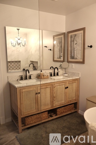 1430 Northeast 57th Street 3 Beds Single Family Home for Rent - Photo gallery 5