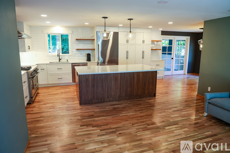 2819 86th Street Southeast 3 Beds Single Family Home for Rent - Photo gallery 2