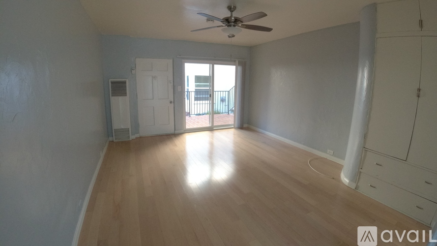 487 N Roxbury Dr Studio Apartment for Rent - Photo gallery 2