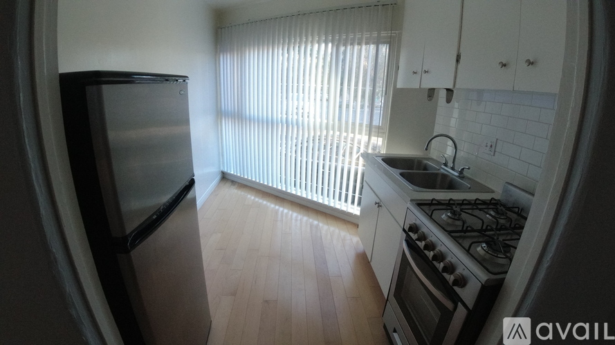 487 N Roxbury Dr Studio Apartment for Rent - Photo gallery 4