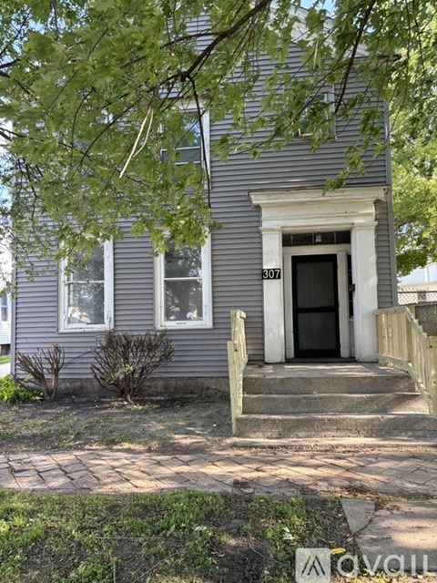 307 East Superior Street 3 Beds Apartment for Rent