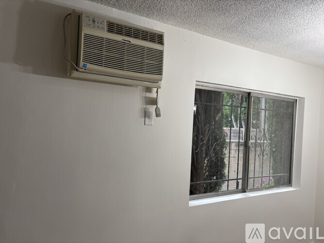 1411 North Curson Avenue, 2 Beds Apartment for Rent - Photo gallery 2