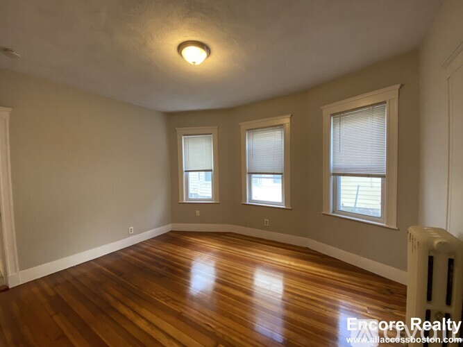 36 N Beacon St 4 Beds Apartment for Rent - Photo gallery 2