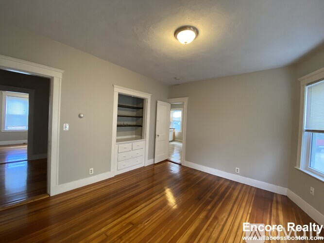 36 N Beacon St 4 Beds Apartment for Rent - Photo gallery 5