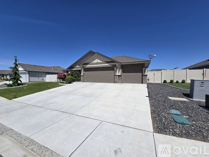 7807 Cassiar Drive 3 Beds Single Family Home for Rent - Photo gallery 1