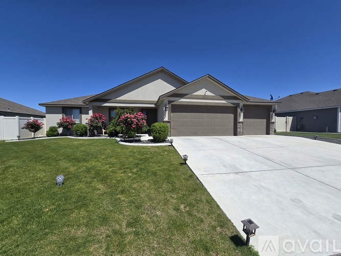 7807 Cassiar Drive 3 Beds Single Family Home for Rent - Photo gallery 2