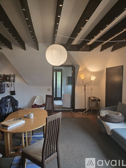 122 Burt Street 1 Apartment for Rent - Photo gallery 3