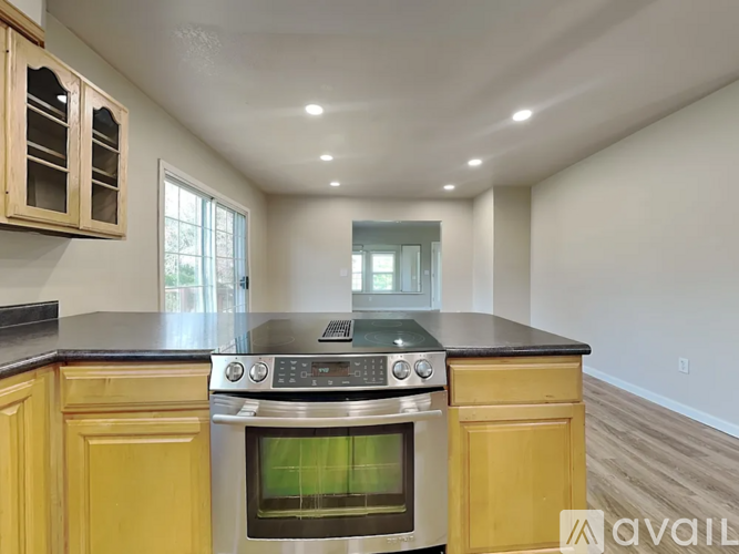 19402 8th Ave S 3 Beds Single Family Home for Rent - Photo gallery 2