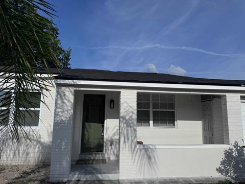 1221 17Th Street N 2-3 Beds Apartment for Rent
