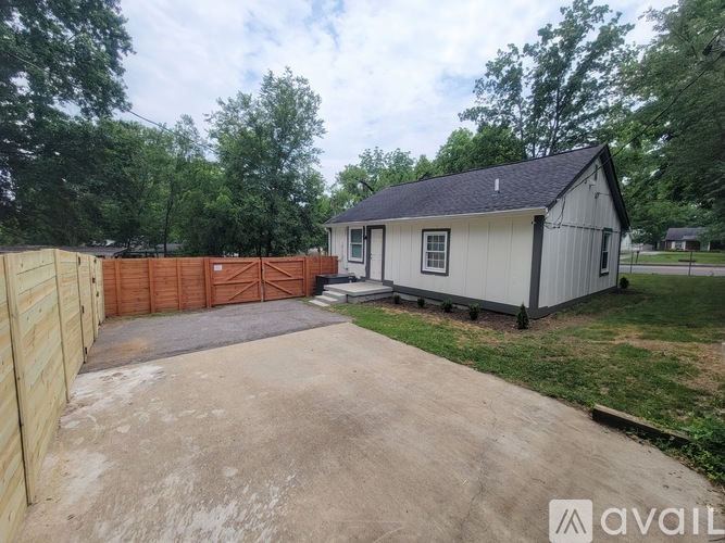 210 Peachtree Street 1 Single Family Home for Rent - Photo gallery 5
