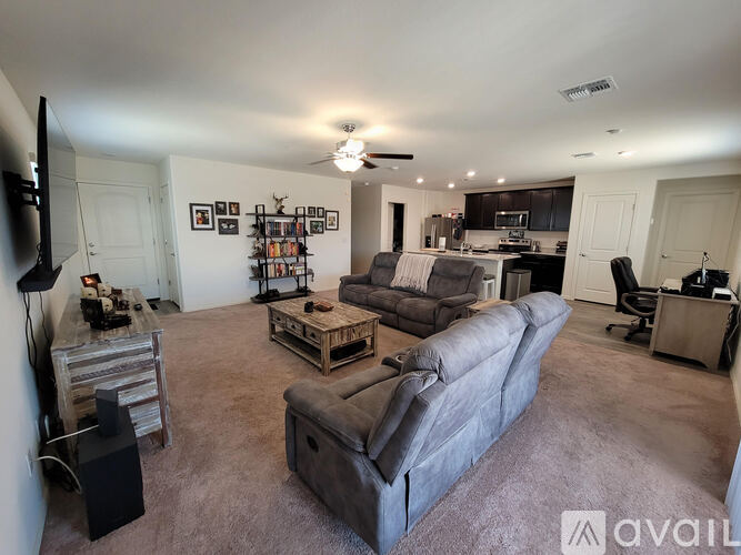 517 West Black Hawk Place 1 Single Family Home for Rent - Photo gallery 2
