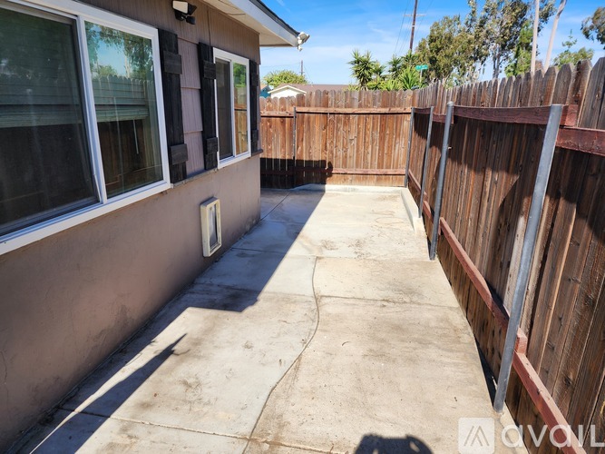711 S Pine St Studio Apartment for Rent - Photo gallery 1