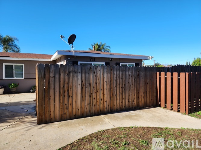 711 S Pine St Studio Apartment for Rent - Photo gallery 5