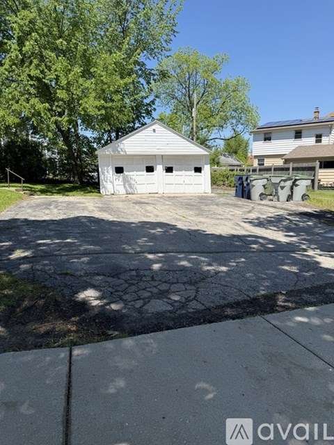 6100 West Lisbon Avenue 2 Beds Apartment for Rent