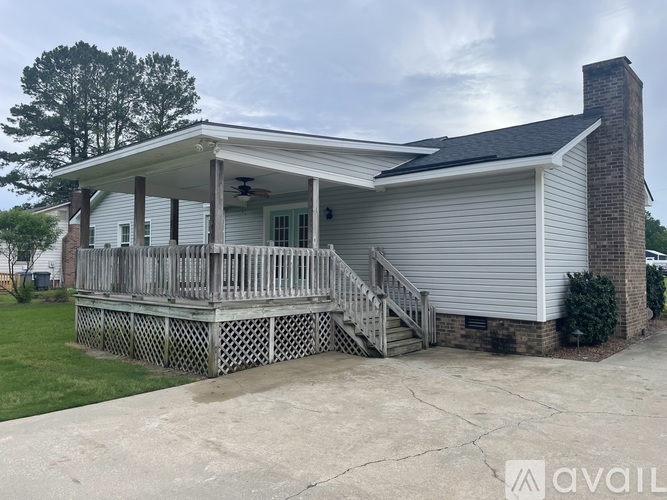 A house with a porch and a covered patio.