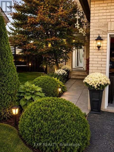 UPPER - 28 GREGG COURT 3 Beds Apartment for Rent