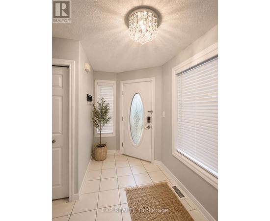 UPPER - 28 GREGG COURT 3 Beds House for Rent - Photo gallery 3