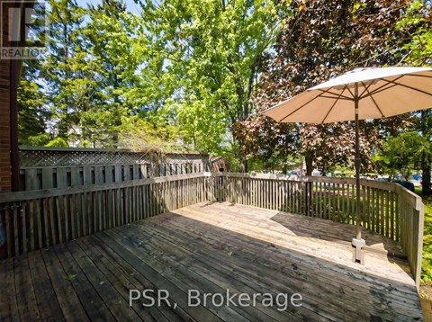 11 ELMSDALE DRIVE 3 Beds Apartment for Rent