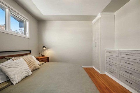 2720 45 Street Southwest 4 Beds Apartment for Rent