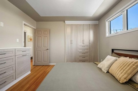 2720 45 Street Southwest 4 Beds Apartment for Rent