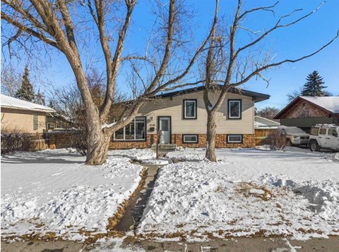 2720 45 Street Southwest 4 Beds Apartment for Rent