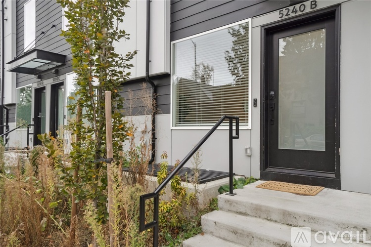 5240 Brooklyn Ave NE 3 Beds Townhouse for Rent - Photo gallery 1