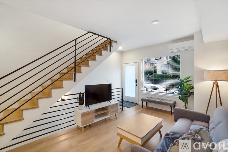 5240 Brooklyn Ave NE 3 Beds Townhouse for Rent - Photo gallery 3