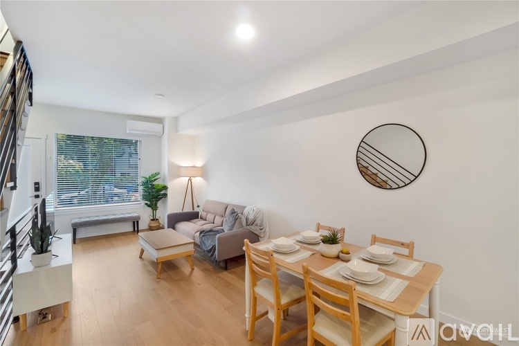5240 Brooklyn Ave NE 3 Beds Townhouse for Rent - Photo gallery 5