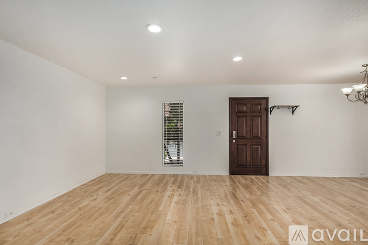 731 East North Lane 2 Beds Townhouse for Rent - Photo gallery 2