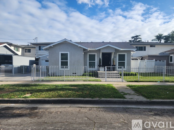 406 East Buckthorn Street 2 Beds Single Family Home for Rent - Photo gallery 1