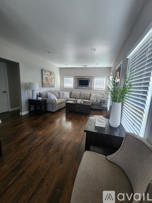 406 East Buckthorn Street 2 Beds Single Family Home for Rent - Photo gallery 4