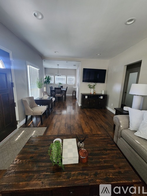406 East Buckthorn Street 2 Beds Single Family Home for Rent - Photo gallery 5