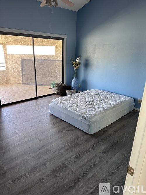 2022 Merrill Lane Unit 3A 3 Beds Single Family Home for Rent - Photo gallery 5
