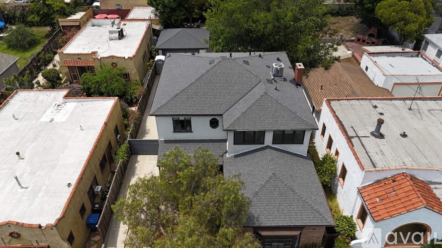 2823 Griffith Park Boulevard 4 Beds Single Family Home for Rent - Photo gallery 2