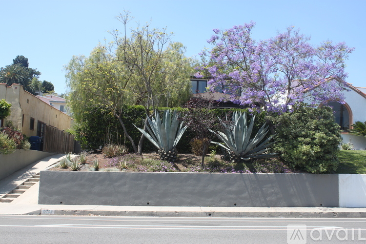2823 Griffith Park Boulevard 4 Beds Single Family Home for Rent - Photo gallery 3