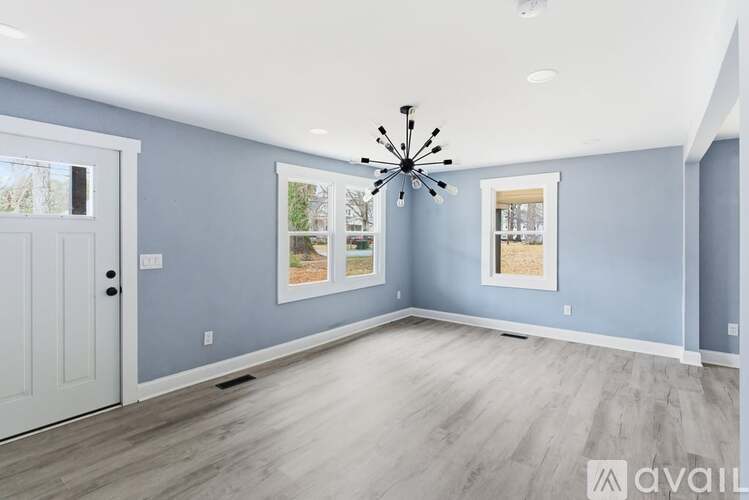 313 Park Avenue West 3 Beds Single Family Home for Rent - Photo gallery 1