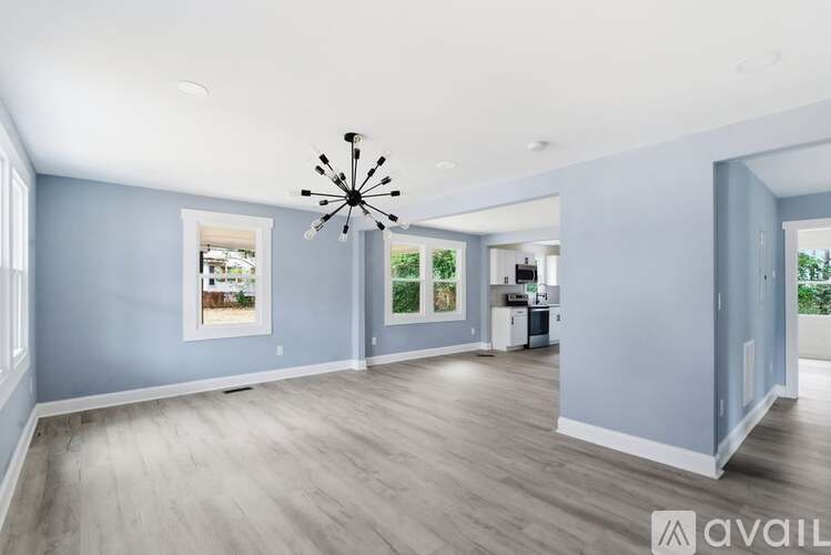 313 Park Avenue West 3 Beds Single Family Home for Rent - Photo gallery 4